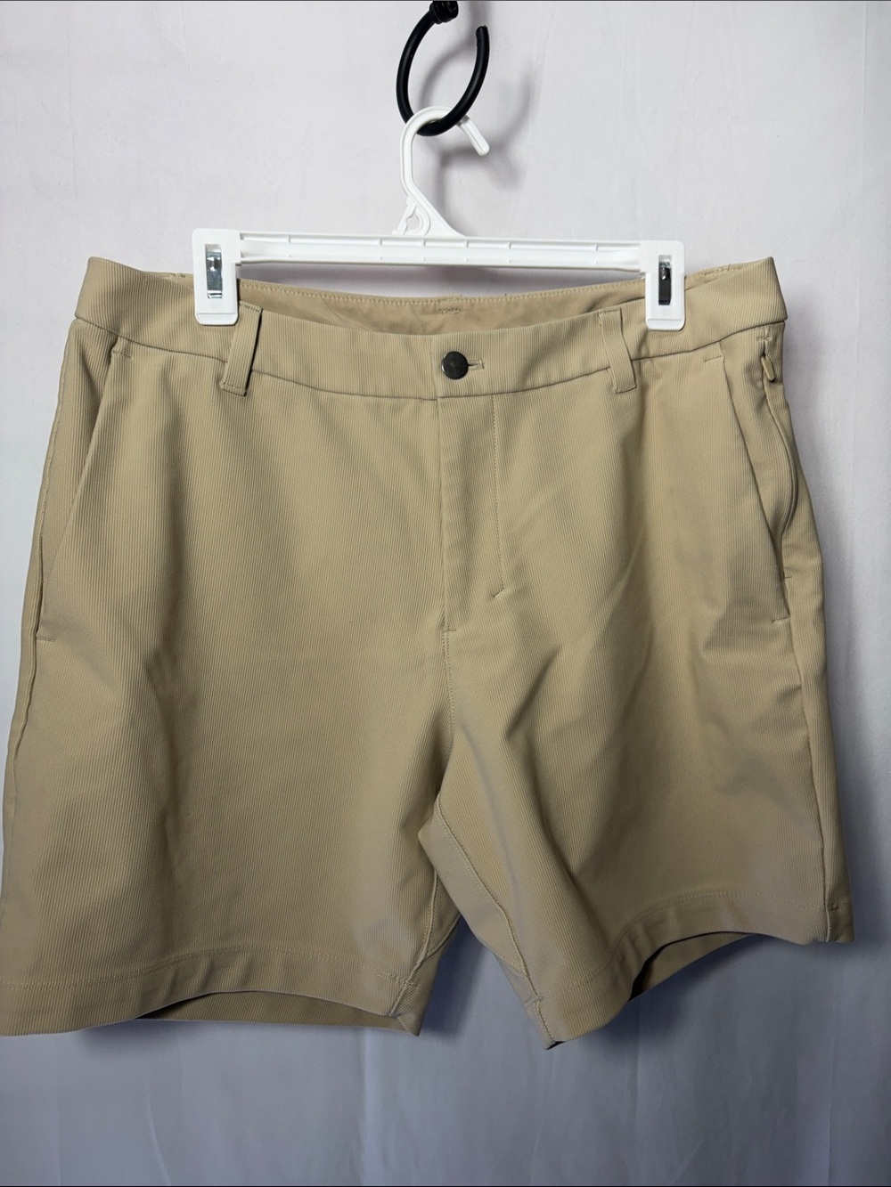 Men’s Lululemon Commission TAN Ribbed Shorts, Size 33 New with Flaws